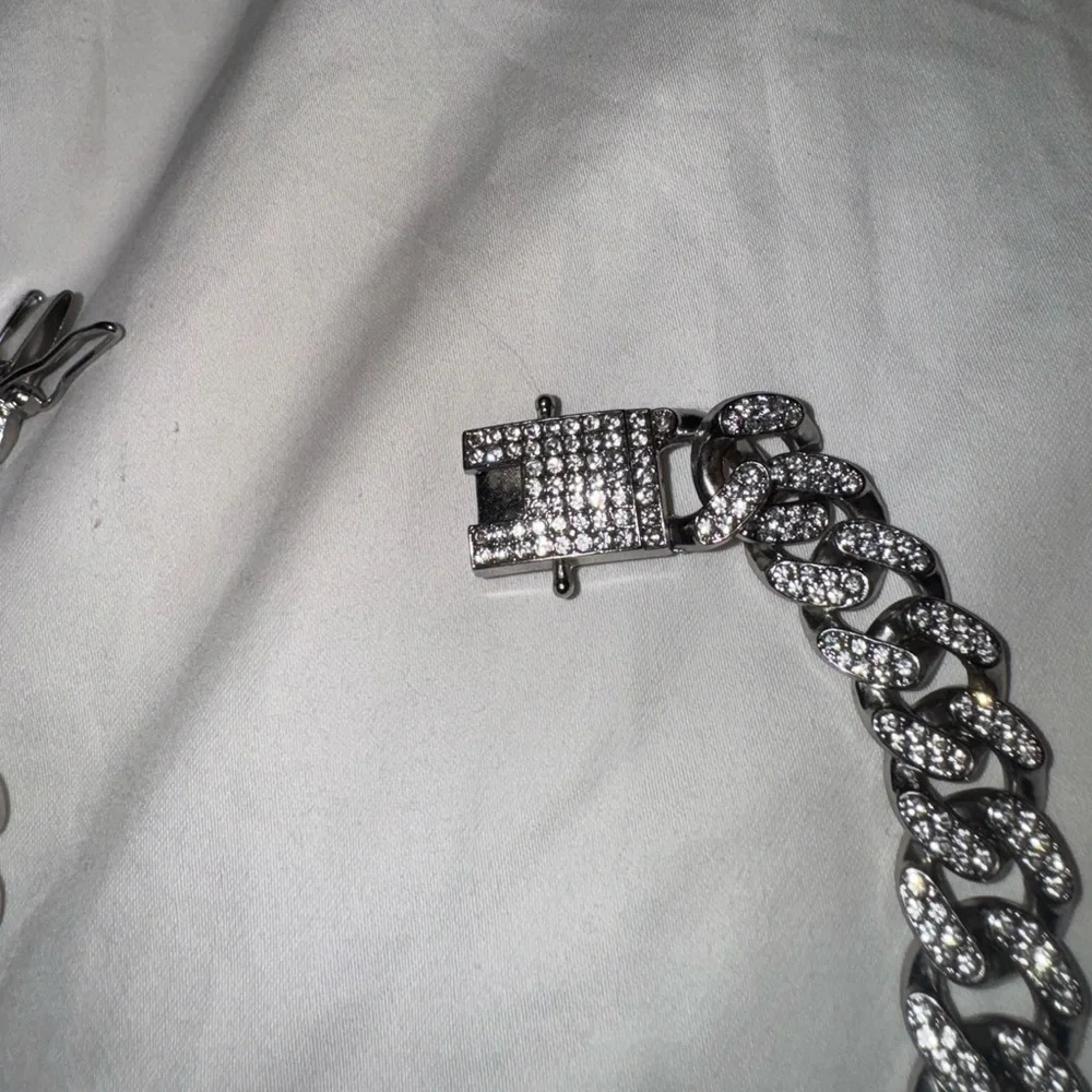 - CUBAN LINK ICED OUT SILVERTONE & ROSE GOLD DOG COLLARS XS 11”